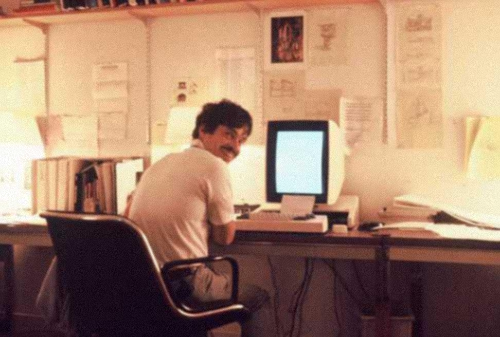 Alan pictured at PARC with a Xerox Alto. Image from Quora.
