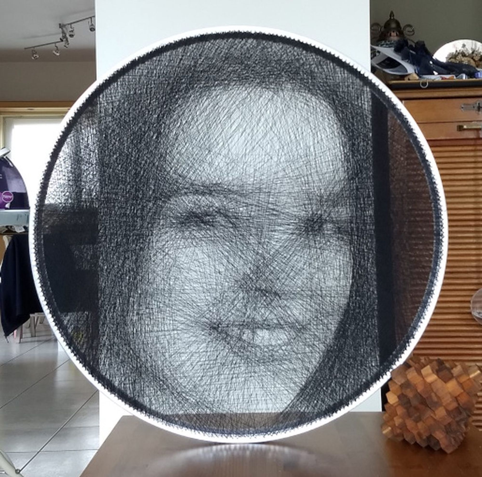 I made a string art portrait out of a continuous 2 km long thread