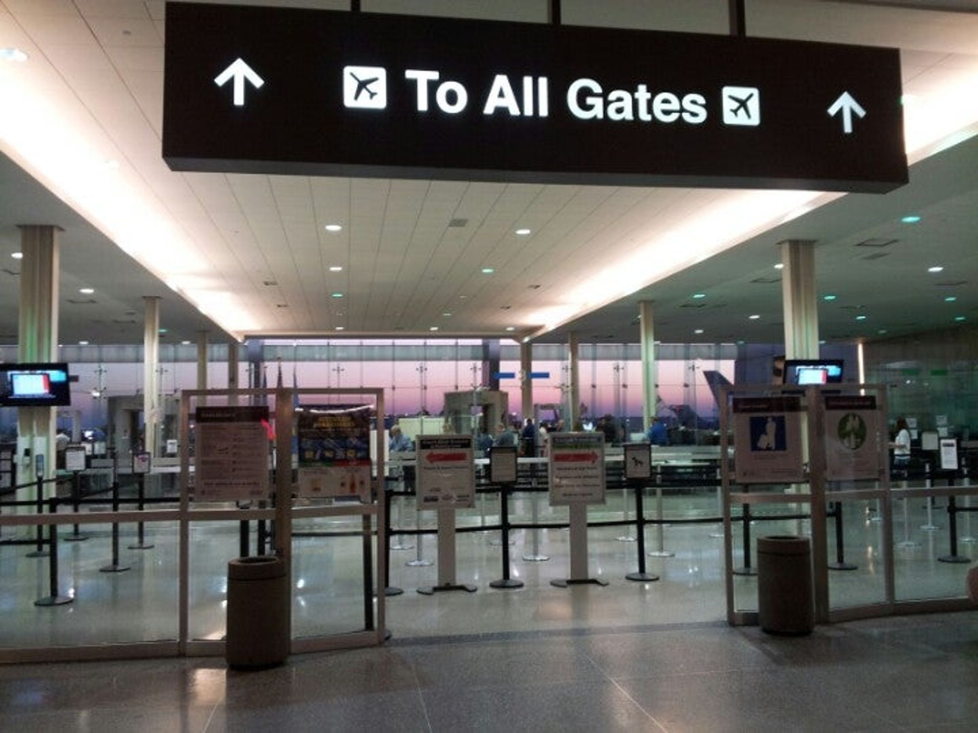 Tulsa International Airport (TUL) (Hebrew)