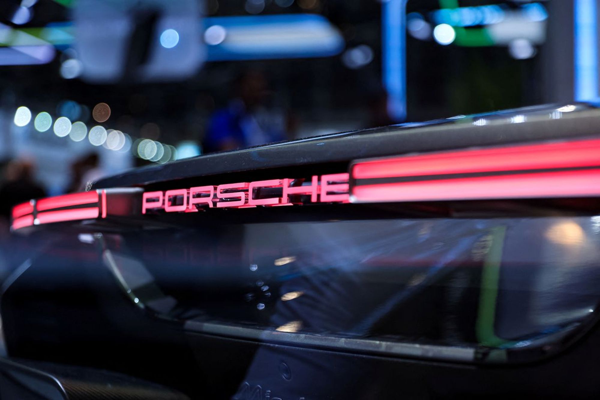 Porsche-backed Sensigo deploys AI tools to smooth vehicle repairs | Reuters