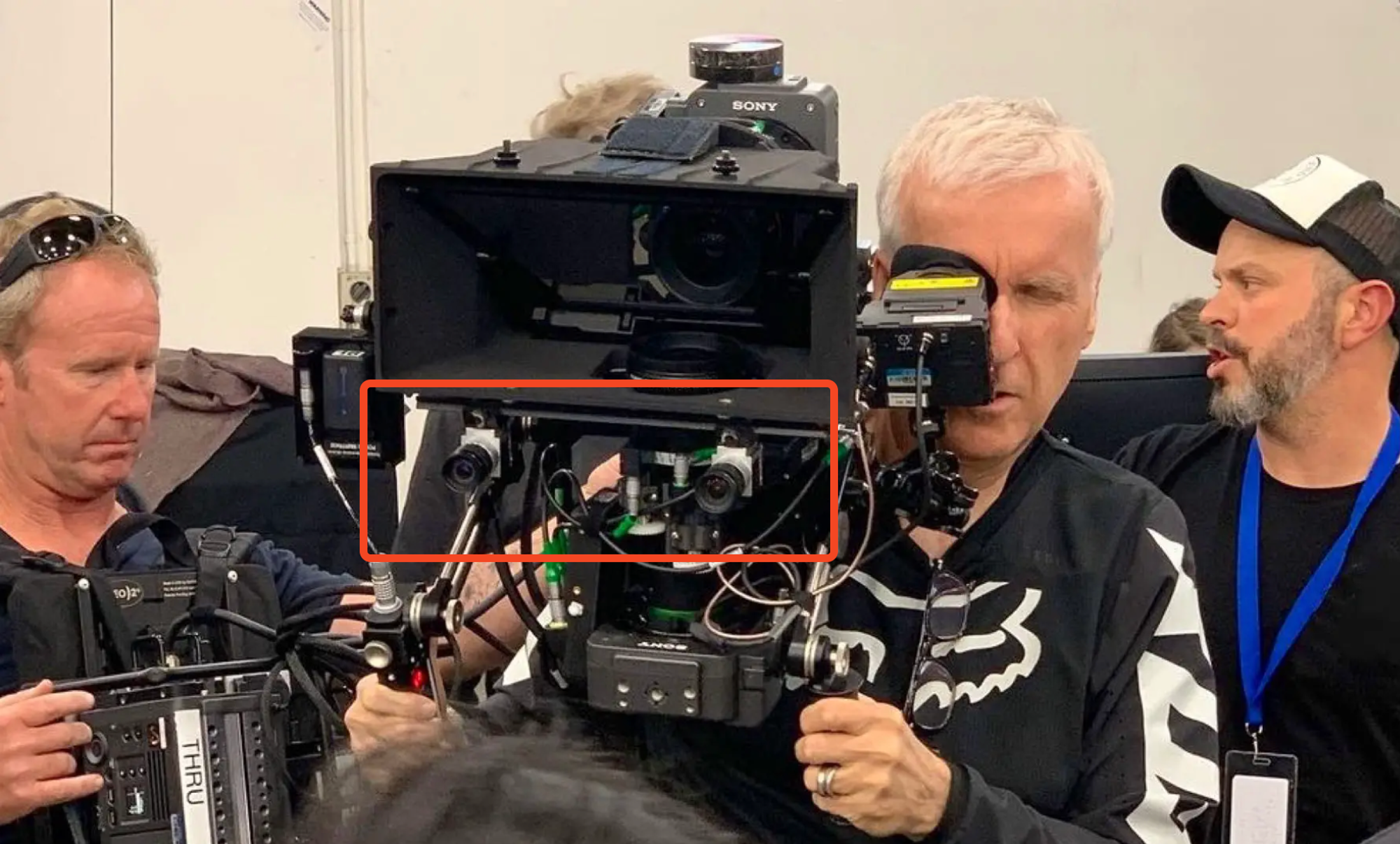 James Cameron 拍摄 Avatar 2 时所用的双目 3D 相机