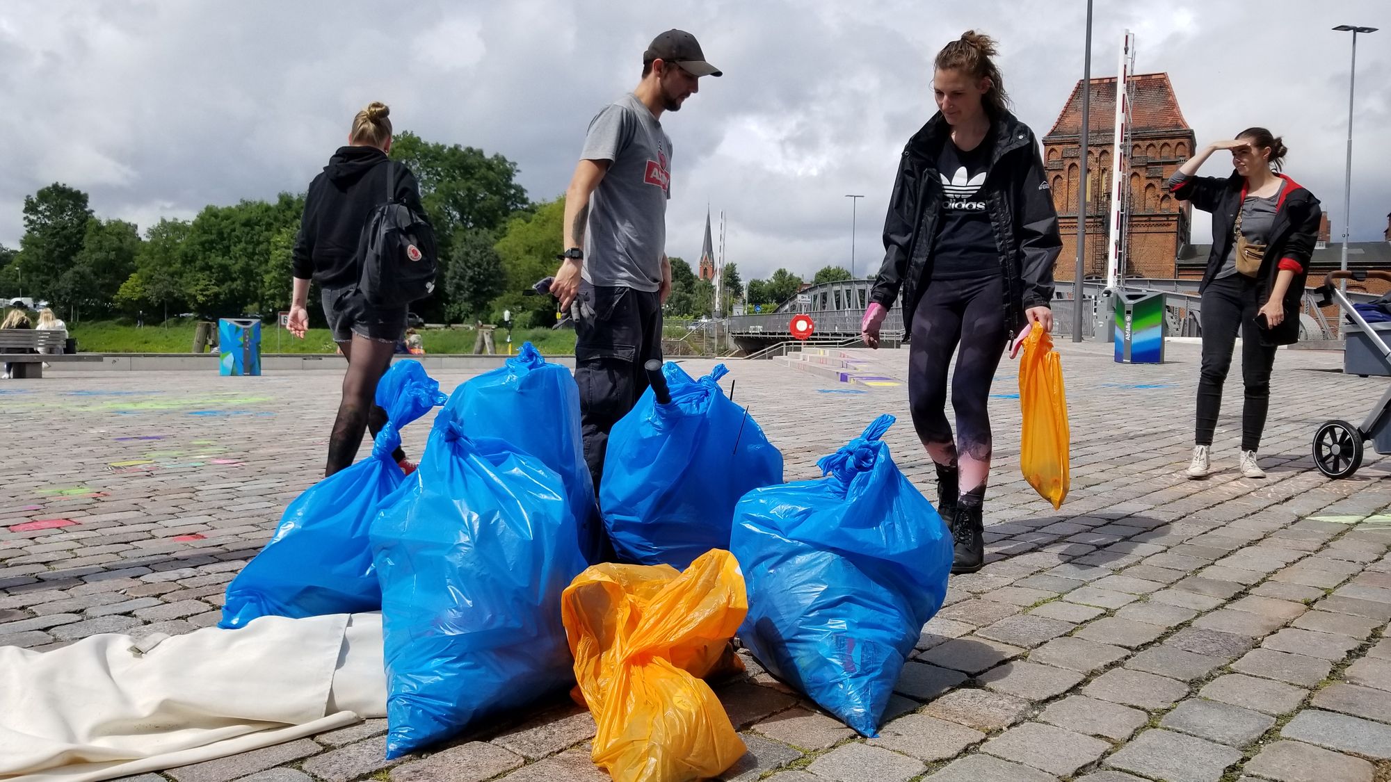 Precious Plastic trifft Müllwandern in Lübeck die Zweite