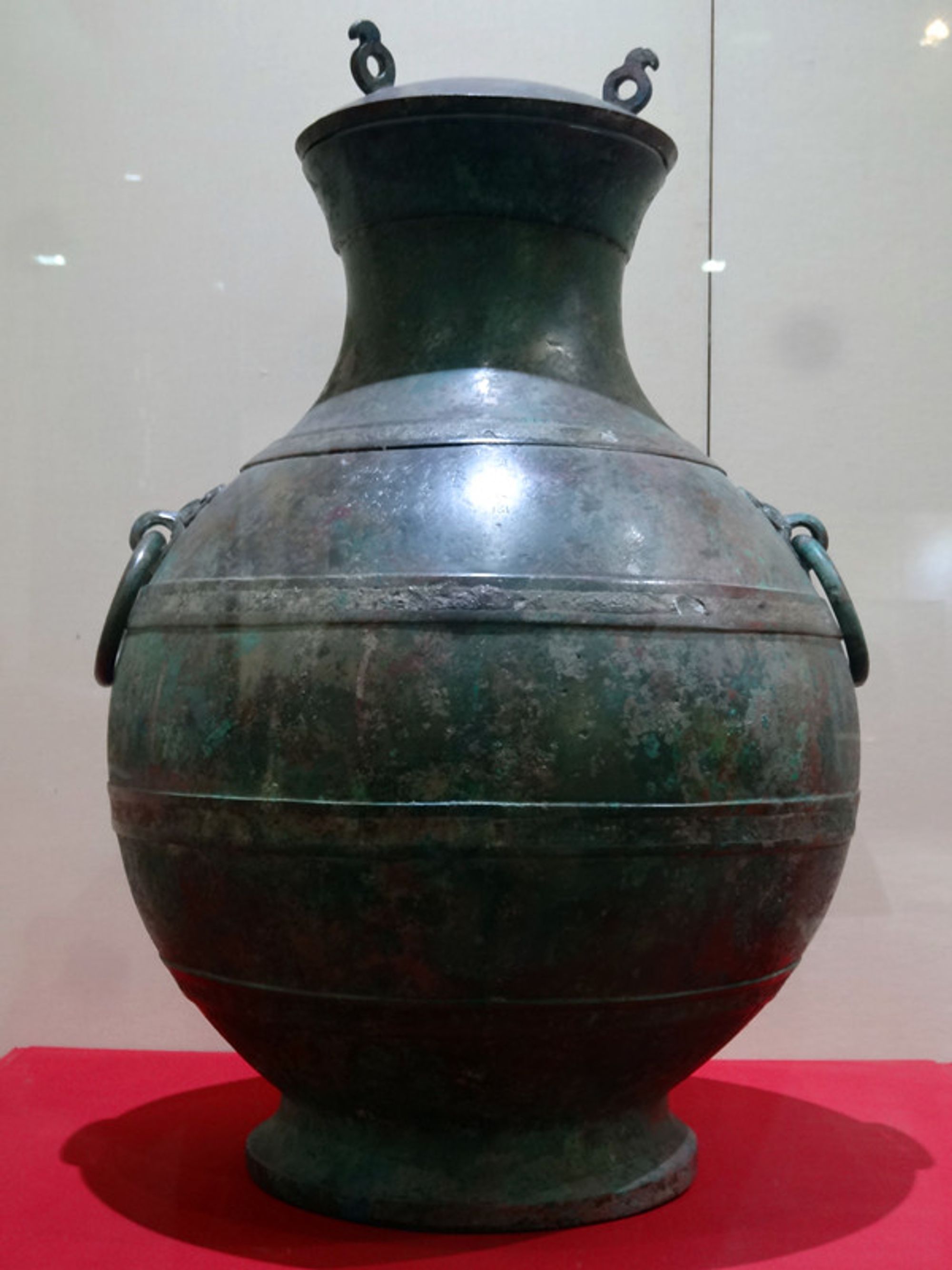 安邑下官鍾，塔爾坡秦青銅器窖藏出土，現藏於咸陽博物館。