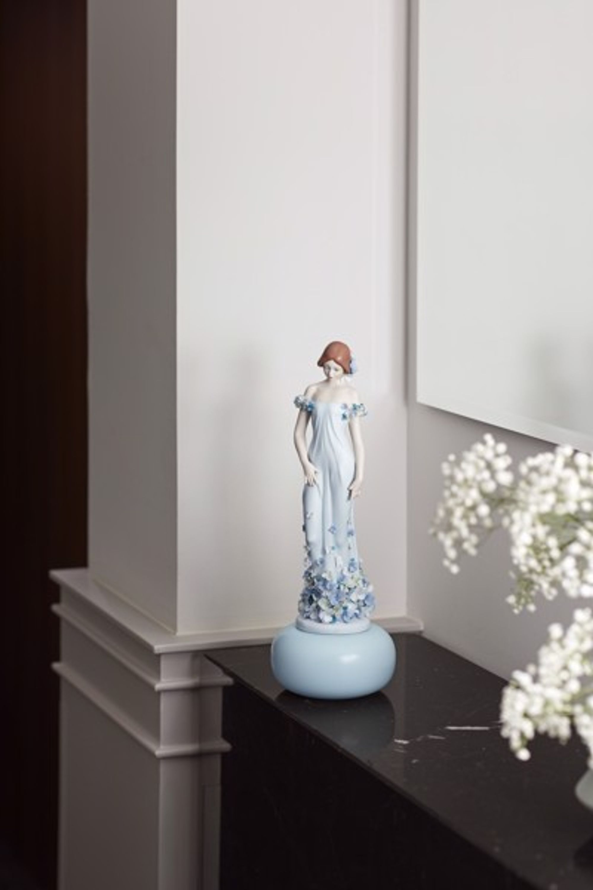 Lladro's Haute Allure figurine. Image courtesy: Qhome