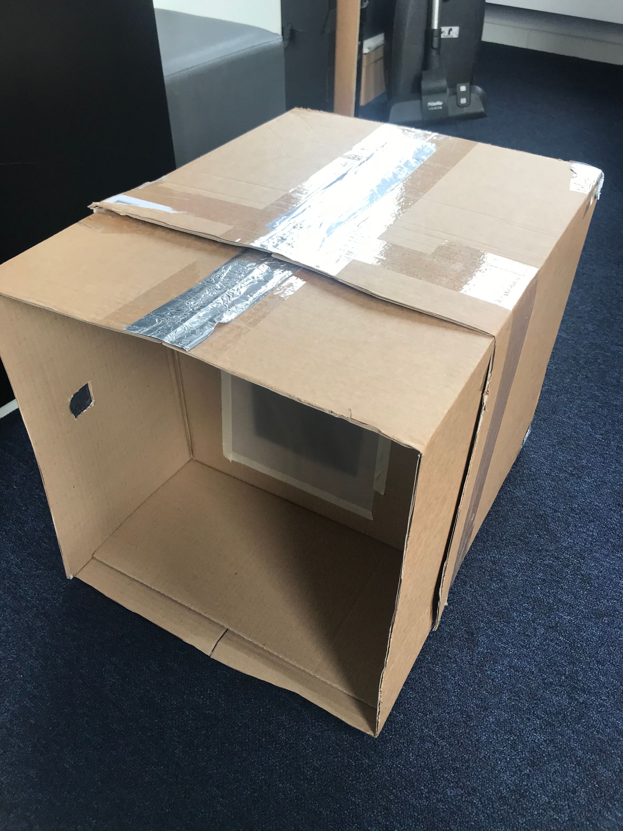 The first functioning portable camera obscura Ro made.